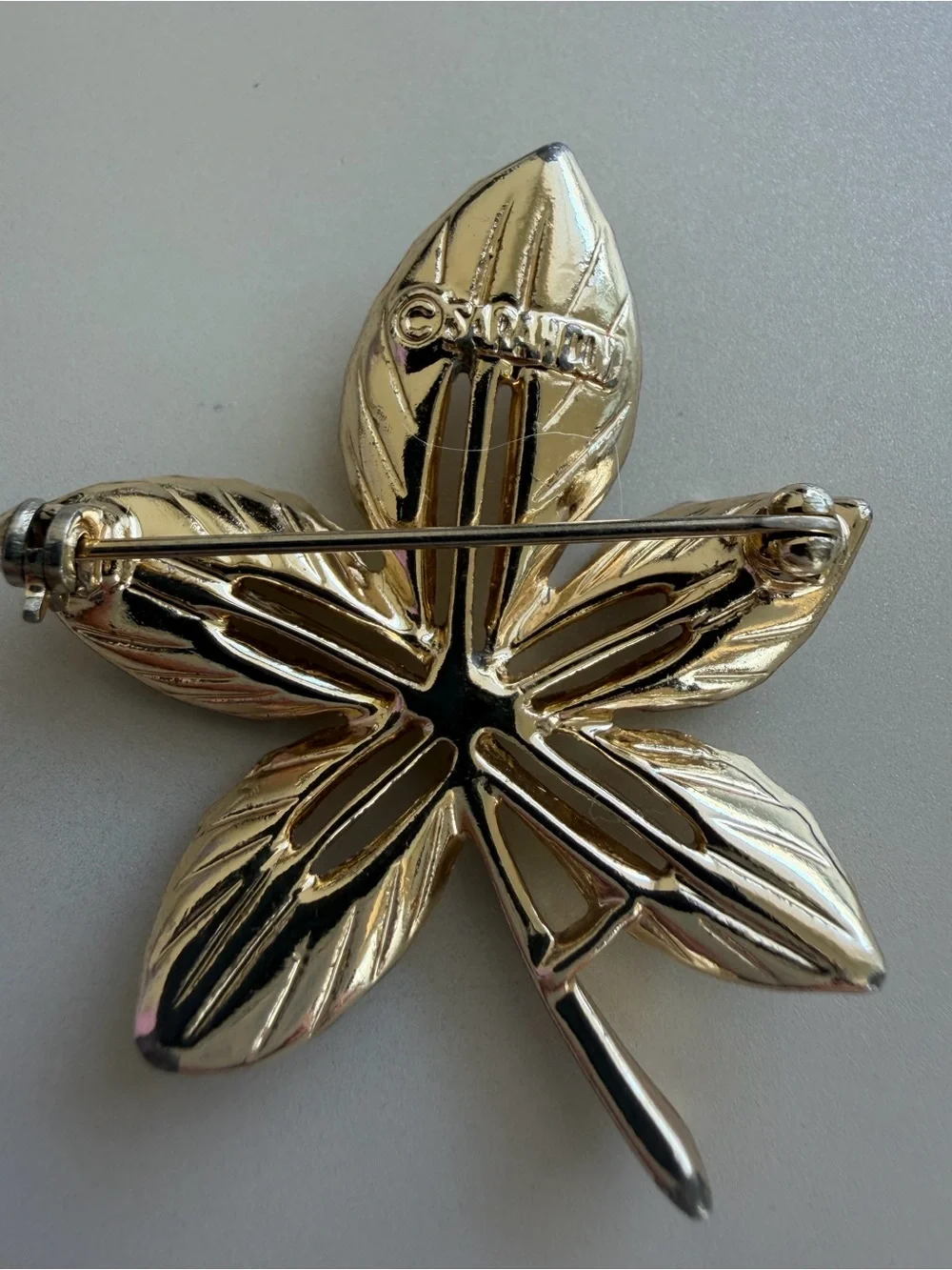Vintage Sarah Coventry Gold Tone Ivy Leaf Brooch Elegant Women’s Accessory
